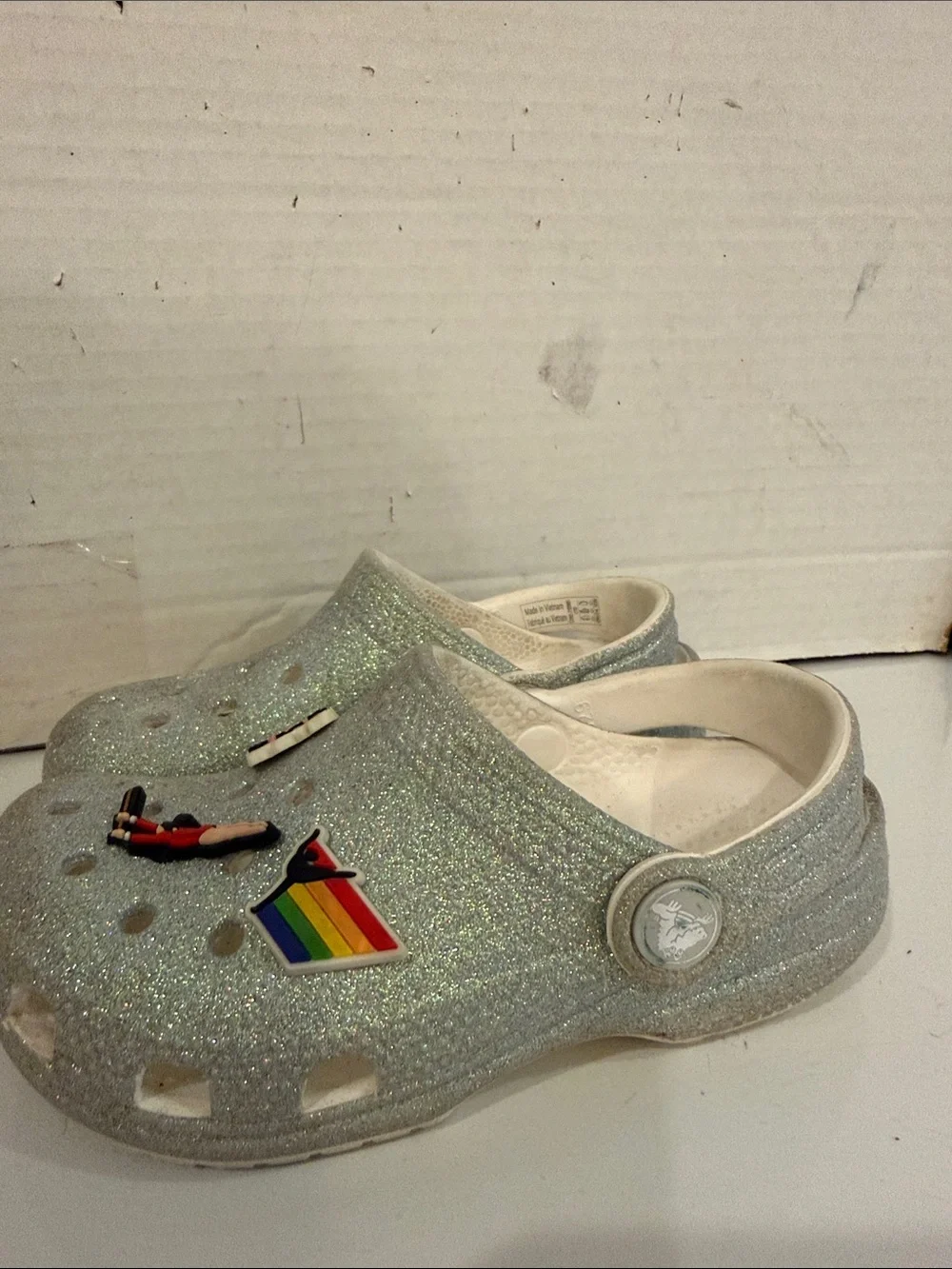 CROCS Kids Sparkle Clogs with Rainbow & Gymnastic Charms - Silver ( sz 10)